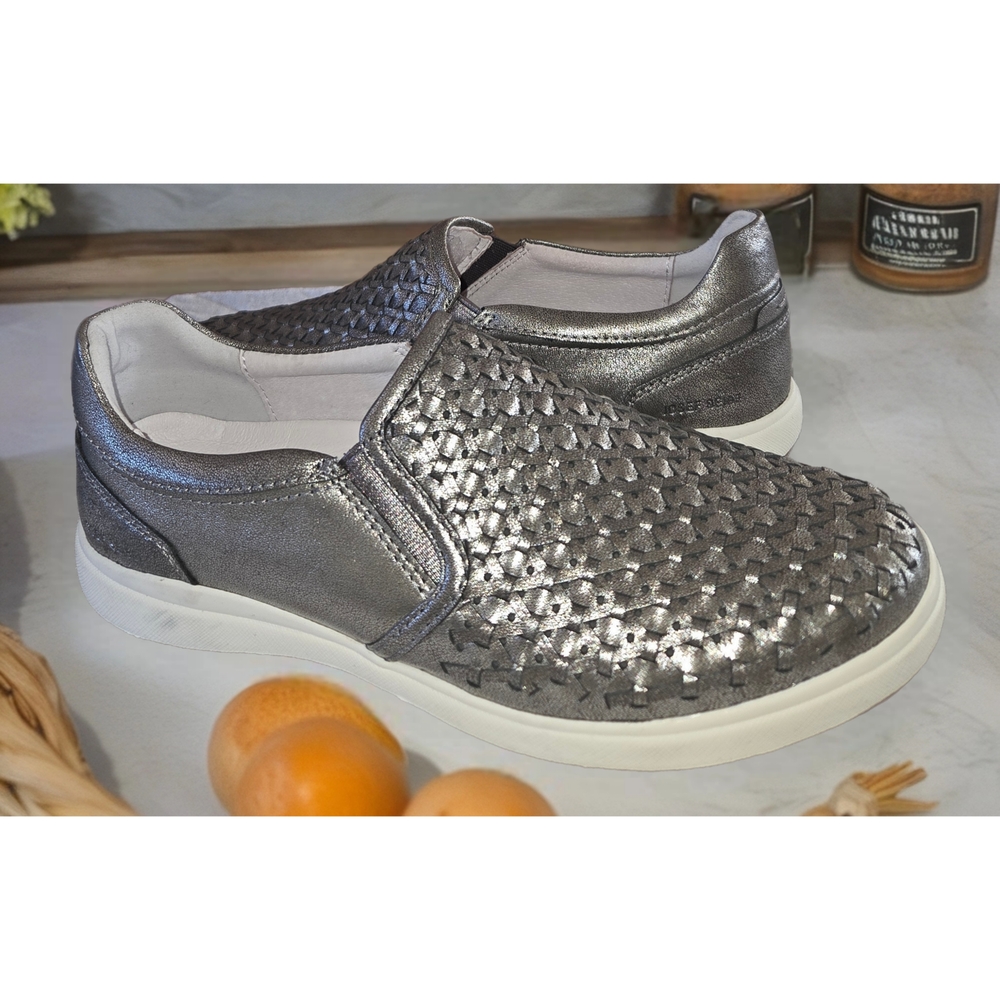 JOSEPH SEIBEL WOMEN'S SILVER METALLIC SLIP ON SNEAKERS SIZE 39/8.5❣️SO CUTE ❣️ - Picture 5 of 7